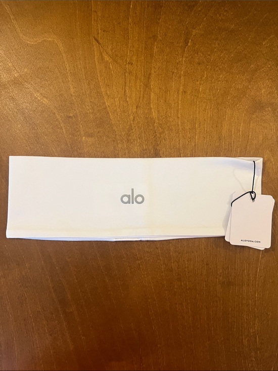 ALO Yoga Accessories - ALO Yoga White Performance Conquer Headband NEW WITH TAGS NWT